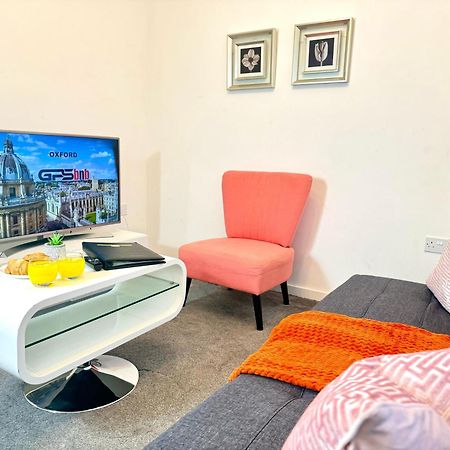 Walnut Flats-F5, Stylish 1-Bedroom - Parking, Netflix, Wifi - Close To Oxford, Bicester & Blenheim Palace Kidlington Luaran gambar