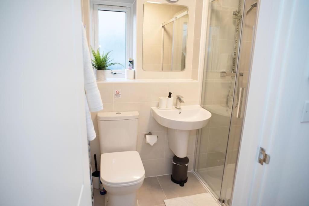 Walnut Flats-F5, Stylish 1-Bedroom - Parking, Netflix, Wifi - Close To Oxford, Bicester & Blenheim Palace Kidlington Luaran gambar