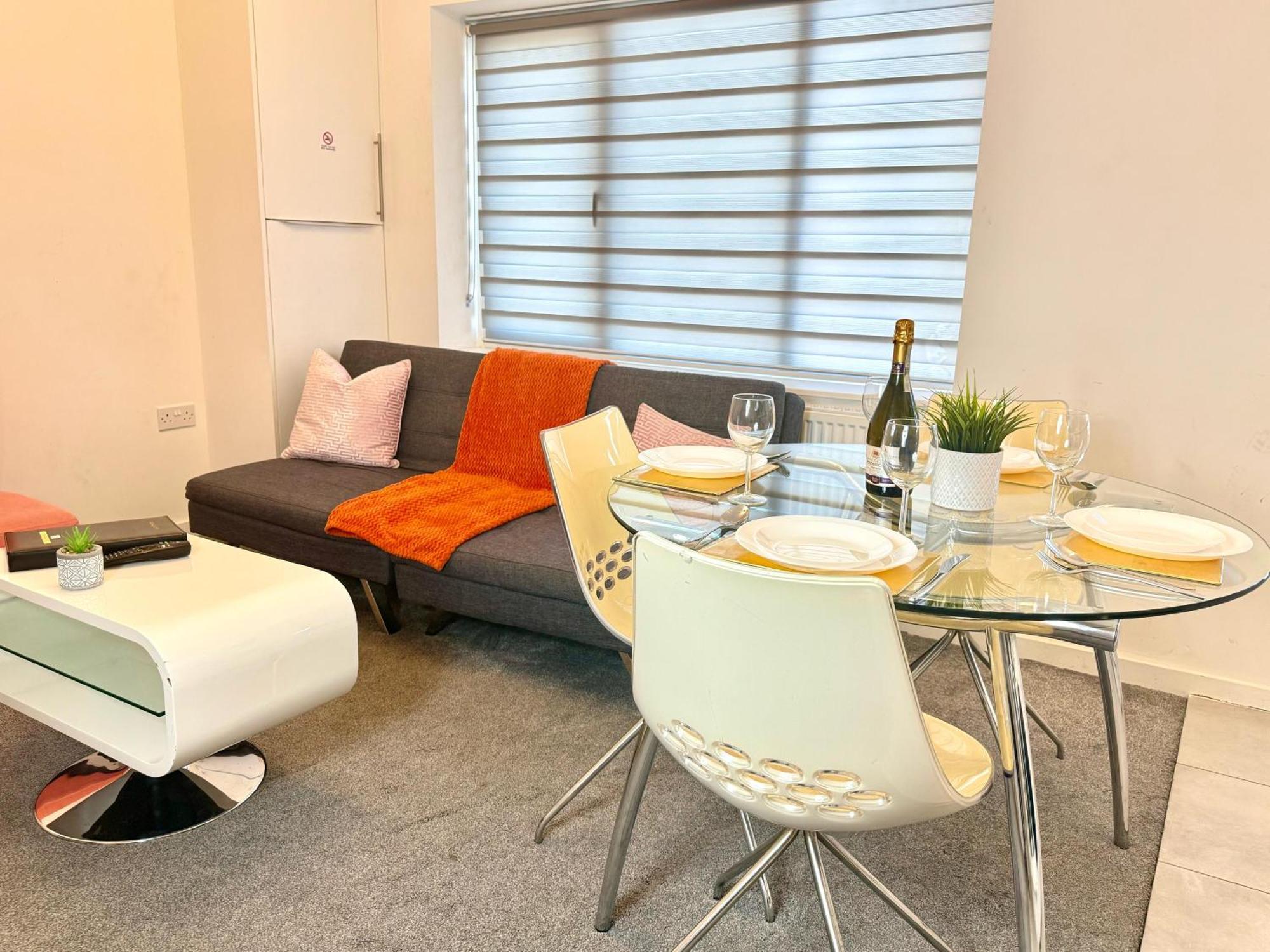 Walnut Flats-F5, Stylish 1-Bedroom - Parking, Netflix, Wifi - Close To Oxford, Bicester & Blenheim Palace Kidlington Luaran gambar