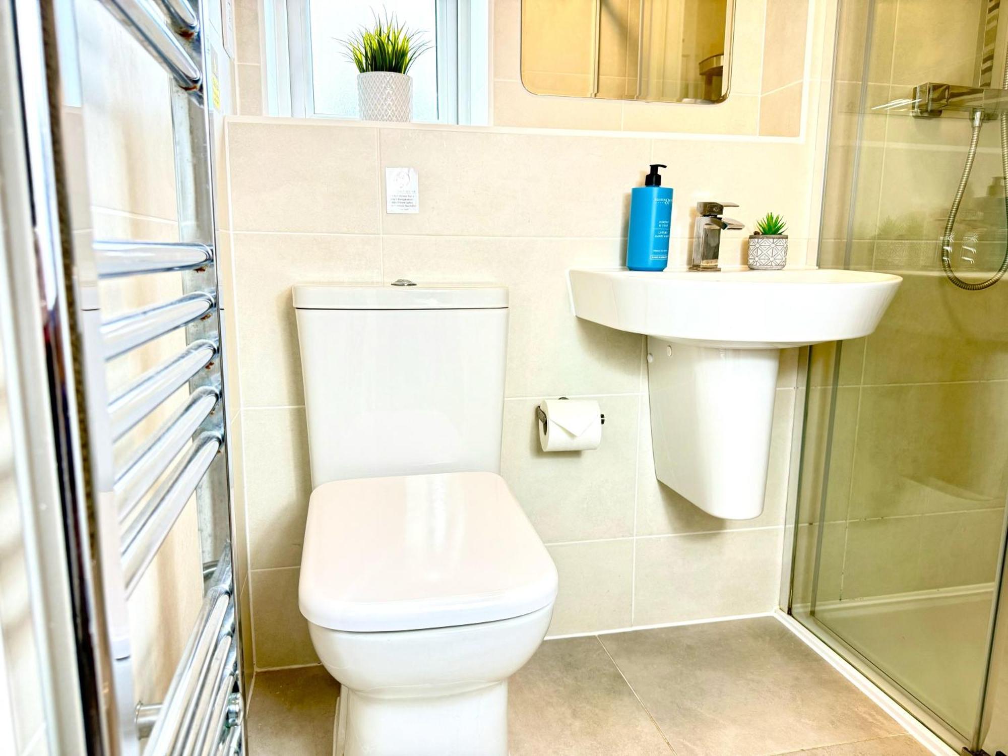 Walnut Flats-F5, Stylish 1-Bedroom - Parking, Netflix, Wifi - Close To Oxford, Bicester & Blenheim Palace Kidlington Luaran gambar