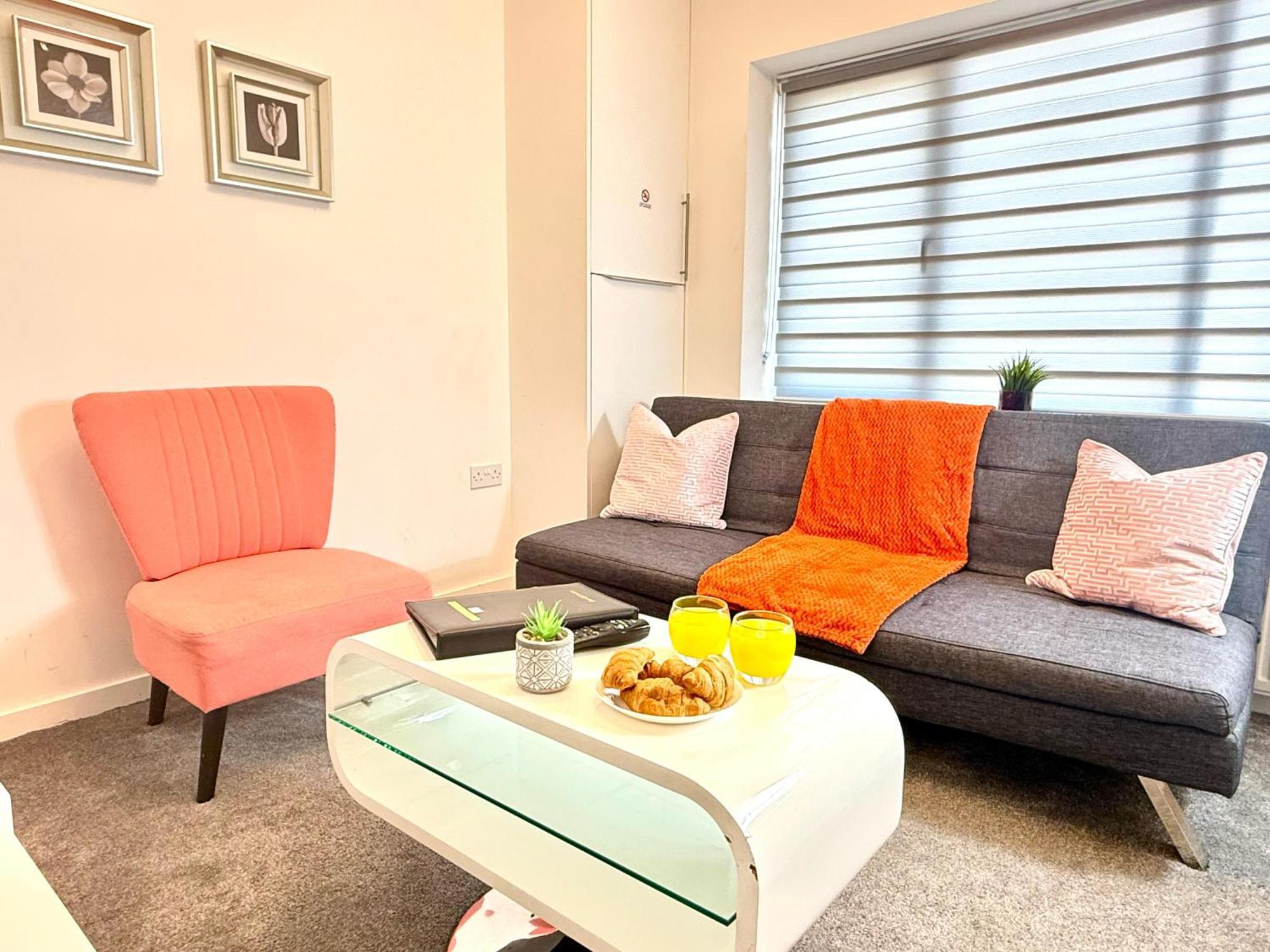 Walnut Flats-F5, Stylish 1-Bedroom - Parking, Netflix, Wifi - Close To Oxford, Bicester & Blenheim Palace Kidlington Luaran gambar