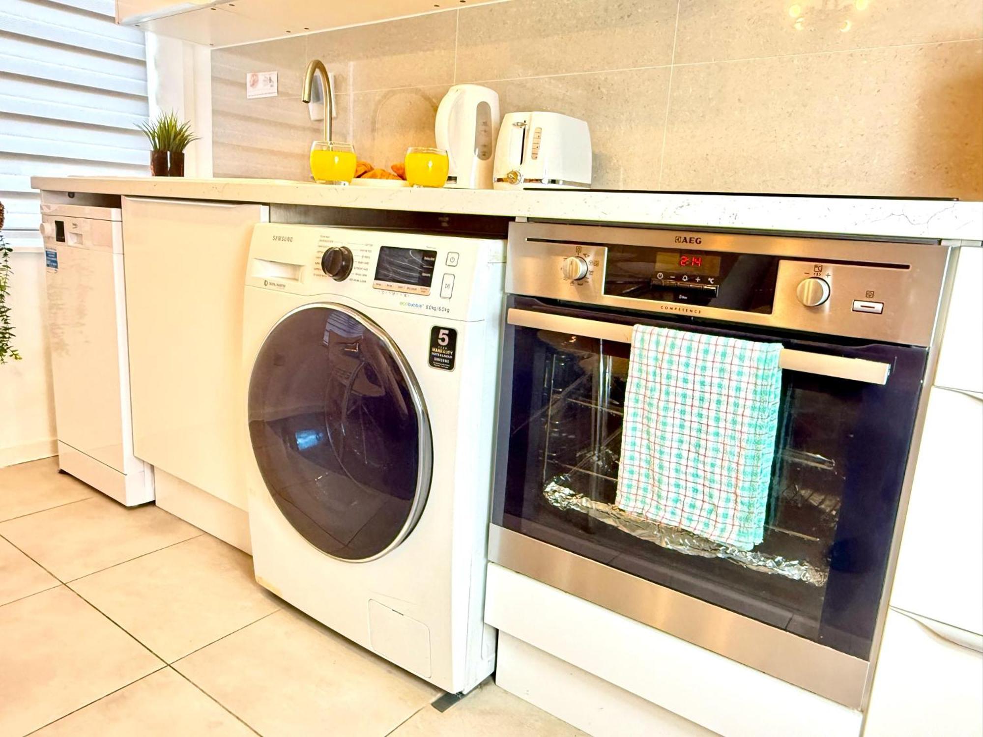 Walnut Flats-F5, Stylish 1-Bedroom - Parking, Netflix, Wifi - Close To Oxford, Bicester & Blenheim Palace Kidlington Luaran gambar